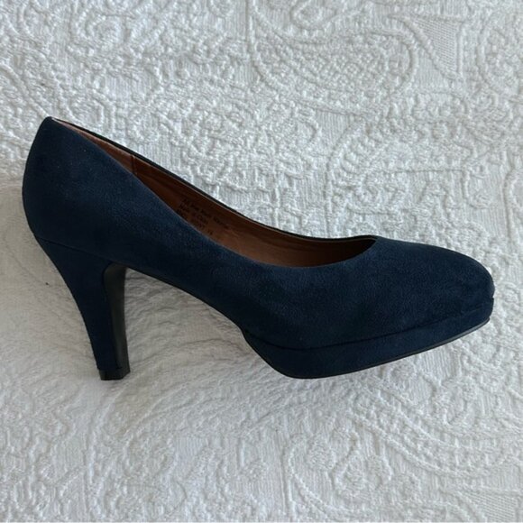 Boston Design Studio Women's 9W Faux Suede Heels Round Toe & Platform Sole Pumps - Picture 7 of 16